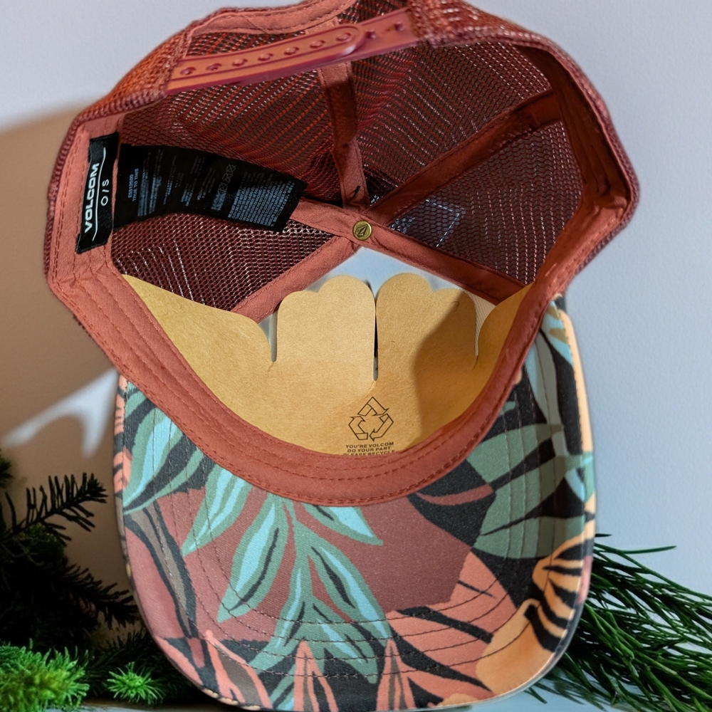 Volcom Into Paradise Trucker Hat Mens One Size Multicolor Leaf Print Mesh NWT - Picture 2 of 3